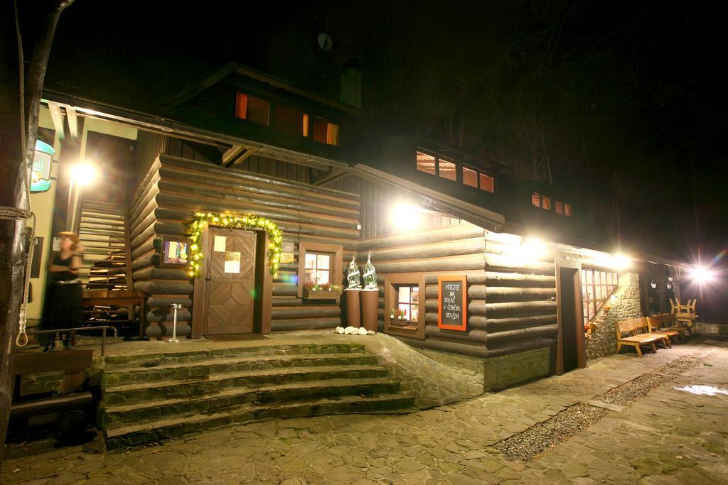 Koliba U Cerneho Medveda Hotel Zlin Luaran gambar