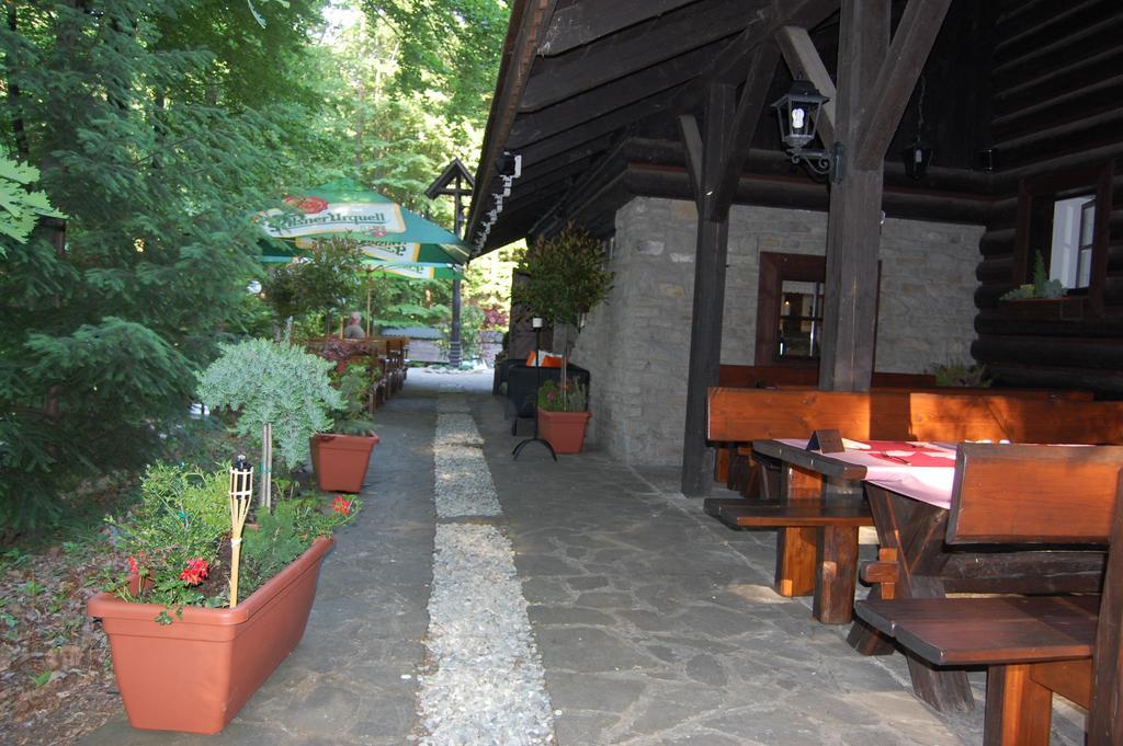 Koliba U Cerneho Medveda Hotel Zlin Luaran gambar